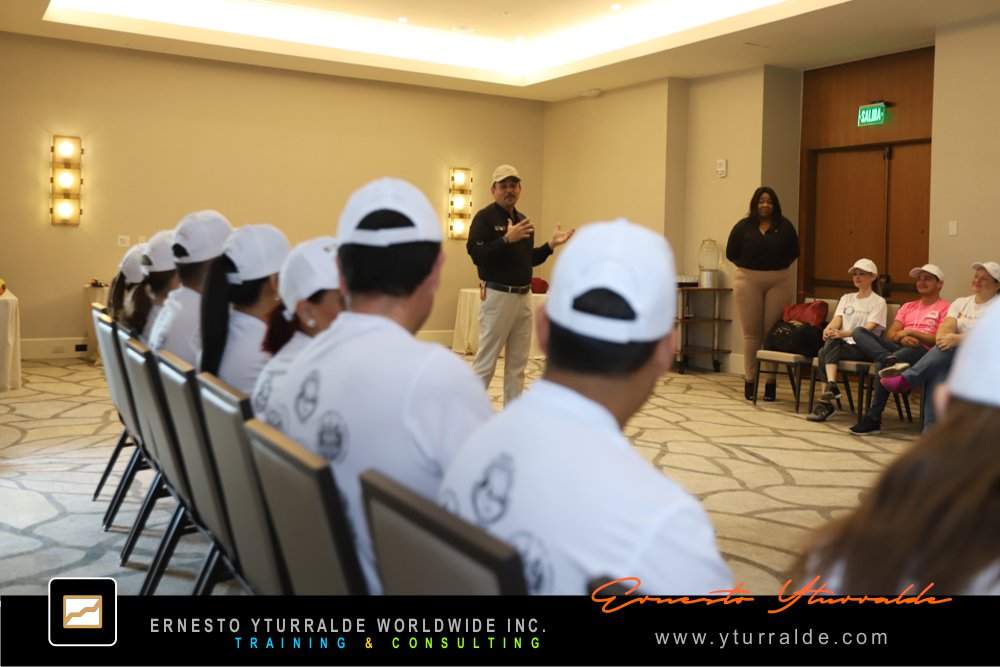 México Team Building | Colaboradores resolviendo retos con cuerdas en una jornada transformadora