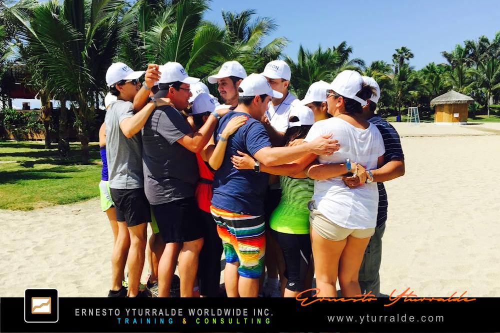 México Team Building | Ejercicio de cuerdas cerrando brechas de comunicación en el equipo